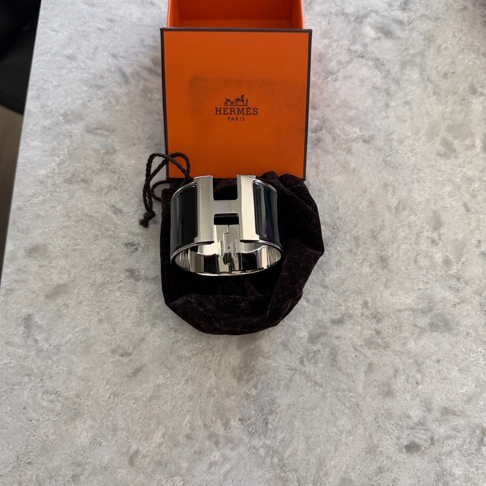 Hermes La Maison Black Enamel and Palladium 'H' Cuff Bracelet - Picture 7 of 14